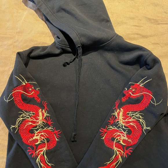 Black embroidered dragon hoodie - Picture 3 of 3